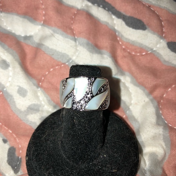 Mother of pearl Swarovski ring silver GORGEOUS - Picture 5 of 16
